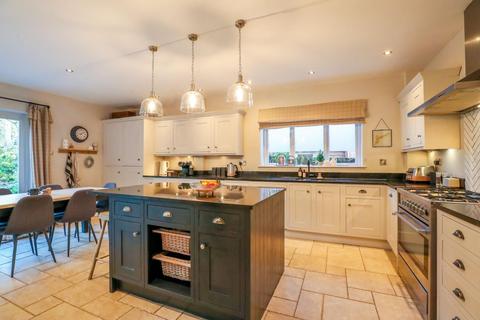 60 Augusta Avenue, Collingtree Park, Northampton, NN4 0XP