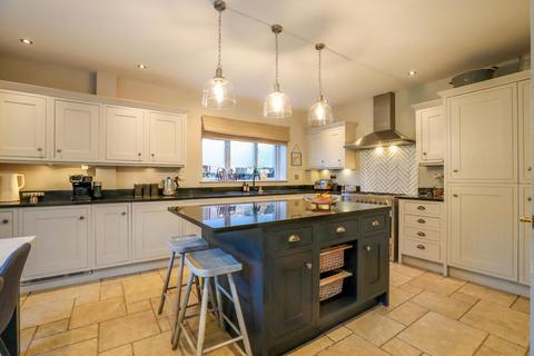60 Augusta Avenue, Collingtree Park, Northampton, NN4 0XP