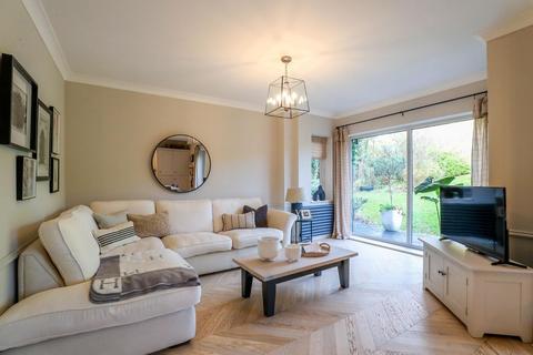 60 Augusta Avenue, Collingtree Park, Northampton, NN4 0XP
