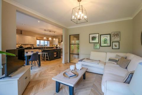60 Augusta Avenue, Collingtree Park, Northampton, NN4 0XP