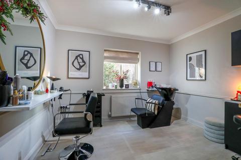60 Augusta Avenue, Collingtree Park, Northampton, NN4 0XP