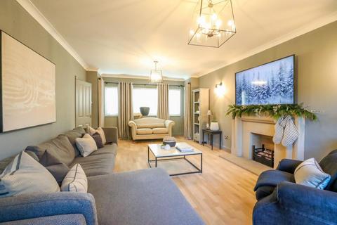60 Augusta Avenue, Collingtree Park, Northampton, NN4 0XP