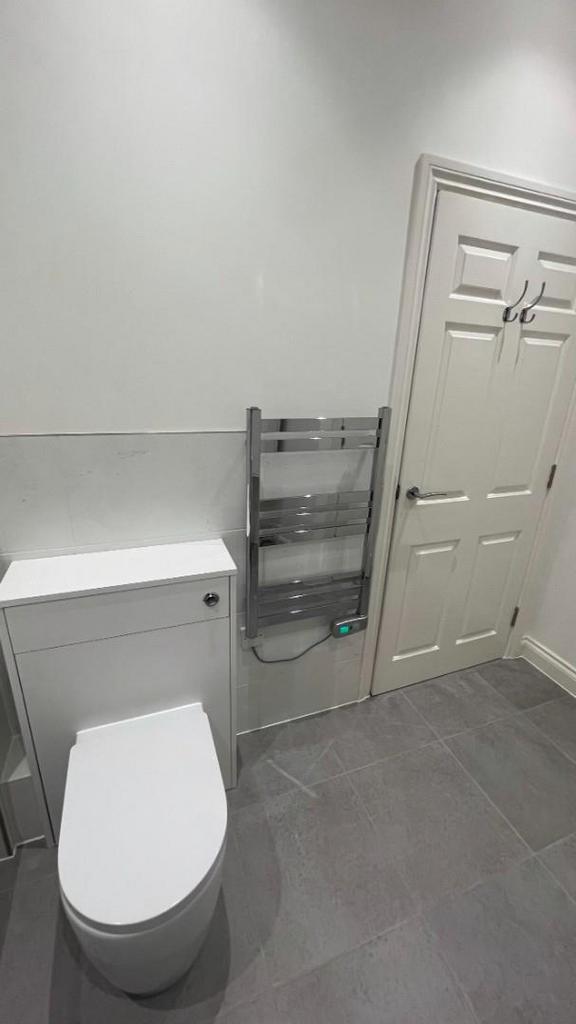 Bathroom 1.JPEG