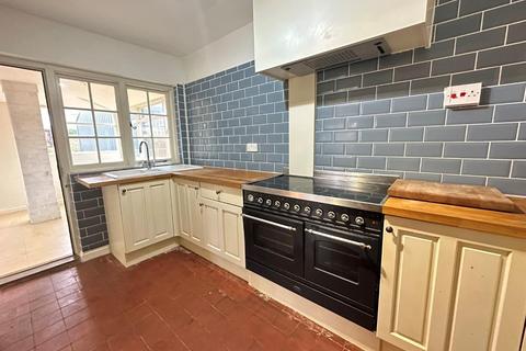 3 bedroom cottage for sale, The Green, Northampton NN6