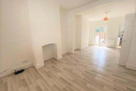 2 bedroom townhouse to rent, Queens Road, Northampton NN1