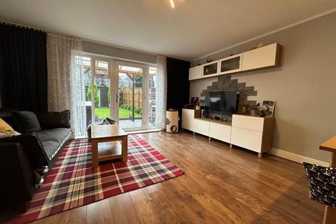 15 Darnell Way, Northampton, NN3 6RW