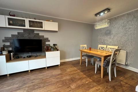 15 Darnell Way, Northampton, NN3 6RW