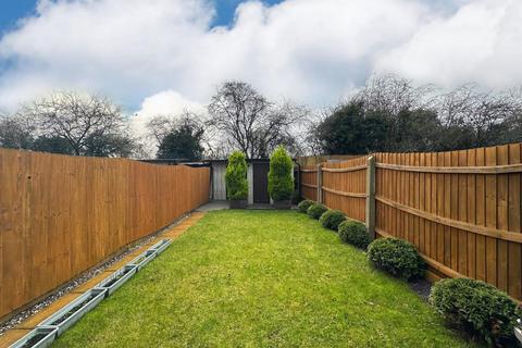 15 Darnell Way, Northampton, NN3 6RW