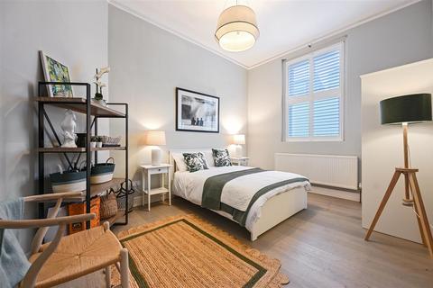 2 bedroom maisonette for sale, Woodstock Grove, London