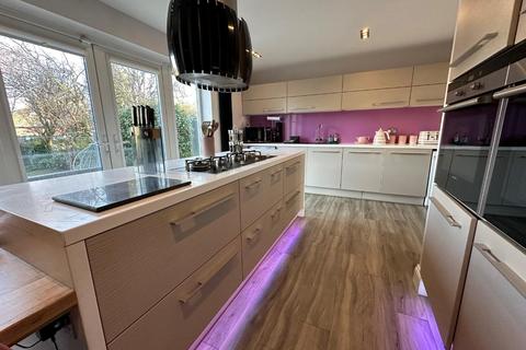 2 Gillsway, Northampton, NN2 8HU