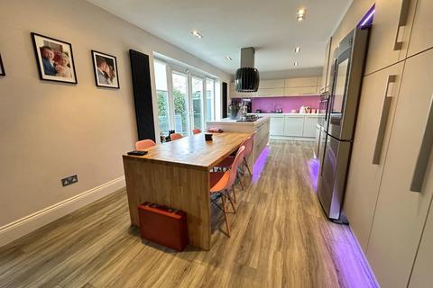 2 Gillsway, Northampton, NN2 8HU