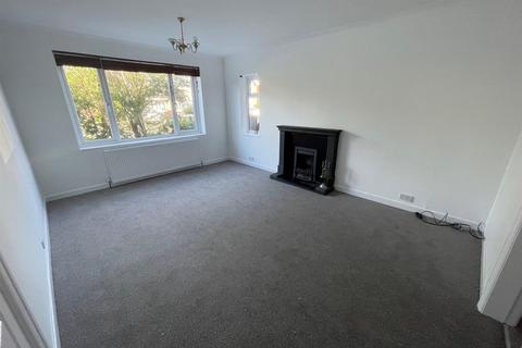 5 bedroom detached house to rent, 2 Apsley Close