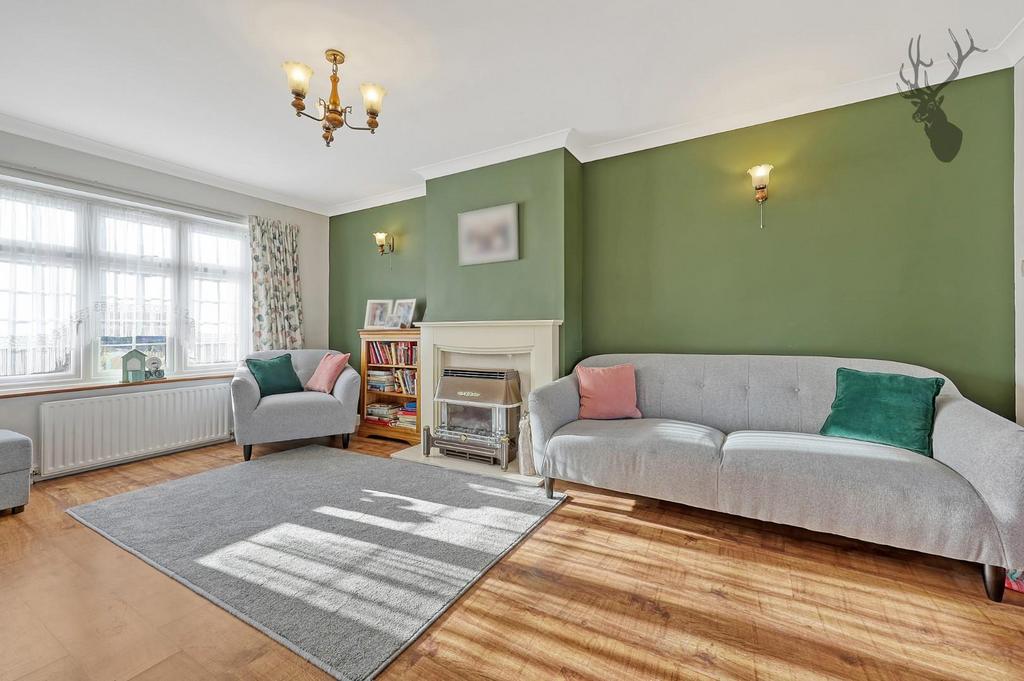 Hawkdene, Chingford E4 2 bed terraced house for sale £475,000