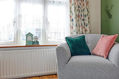 39 Hawkdene, London, E4 7PF