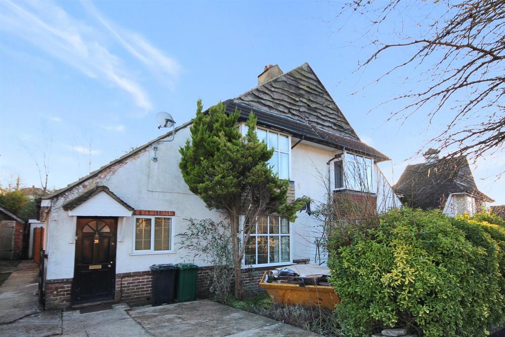 Mackie Avenue, Patcham, Brighton 4 bed detached house £2,150 pcm (£