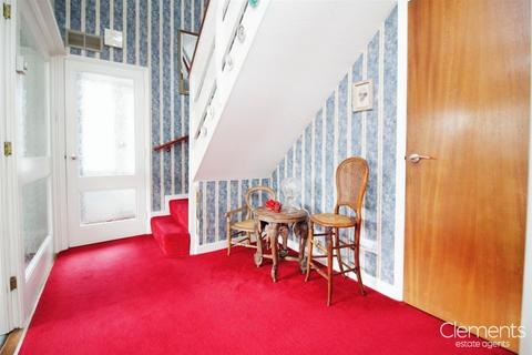 8 Robinsfield, Hemel Hempstead, HP1 1RW