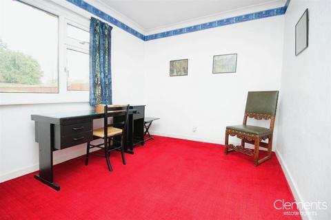8 Robinsfield, Hemel Hempstead, HP1 1RW