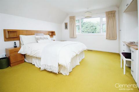 8 Robinsfield, Hemel Hempstead, HP1 1RW