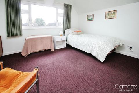 8 Robinsfield, Hemel Hempstead, HP1 1RW