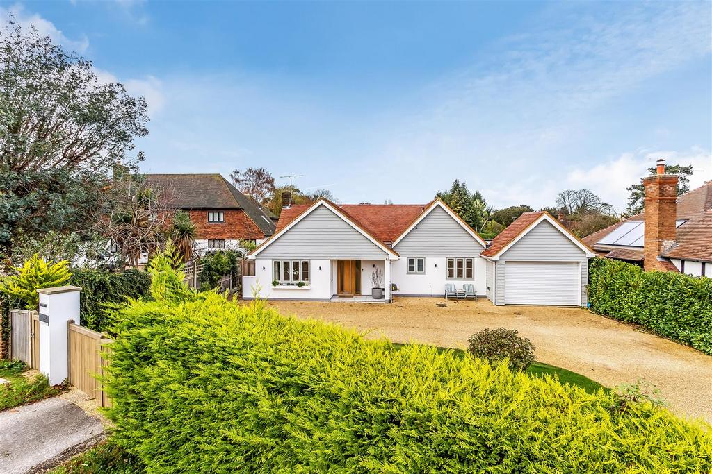 LOWER ROAD, FETCHAM, KT22 4 bed detached bungalow for sale £1,295,000