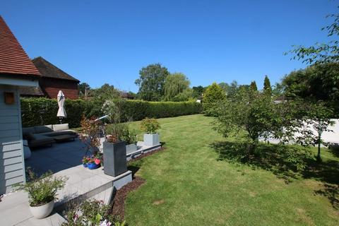 64 Lower Road, Fetcham, Leatherhead, KT22 9HF
