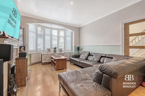 3 bedroom terraced house for sale - Sandhurst Drive, Goodmayes