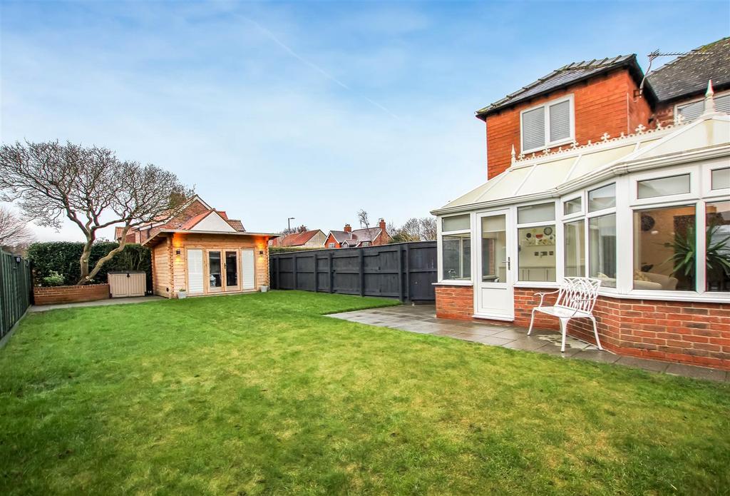 Racecourse Lane, Northallerton 3 bed semidetached house for sale £
