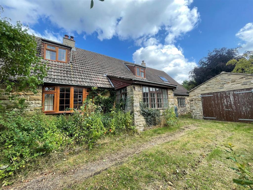 Thirsk YO7 4 bed detached bungalow for sale £450,000
