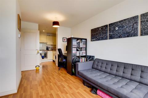 1 bedroom apartment for sale, Explorers Court, Newport Avenue, London, E14