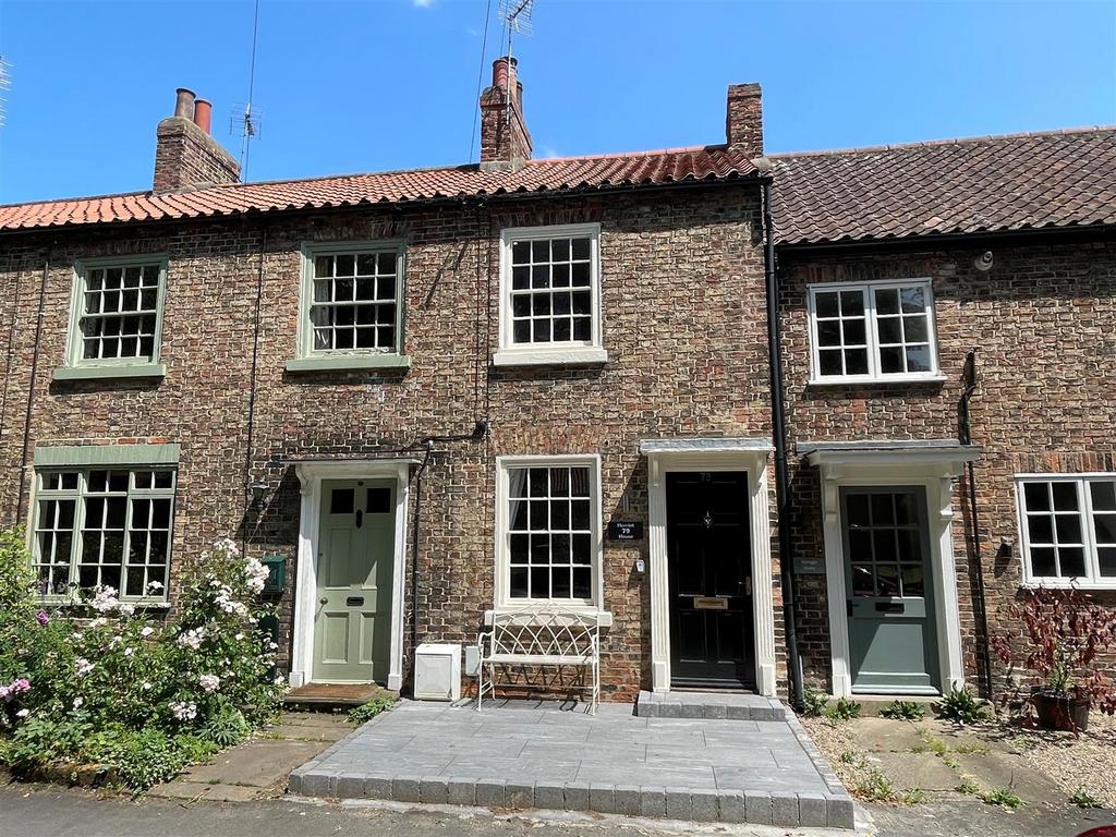 Front Street, Thirsk YO7 2 bed cottage for sale £235,000