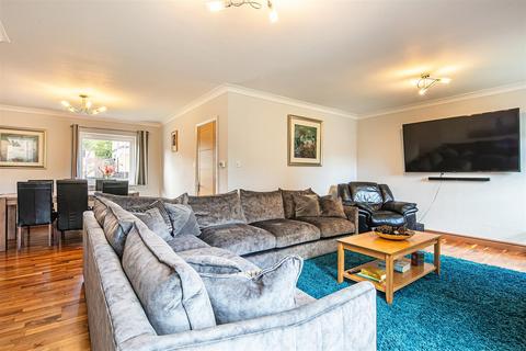 15 Causeway Glade, Sheffield, S17 3EZ