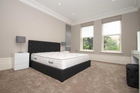 3 bedroom apartment to rent, Chesham House, Bowdon