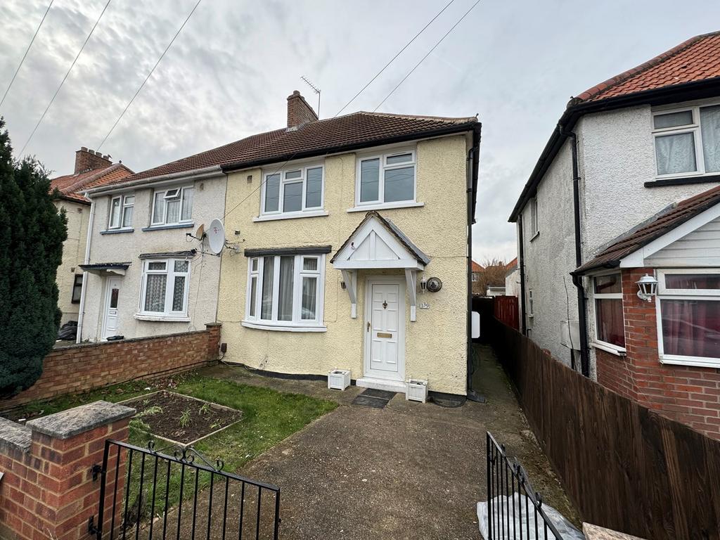 Cromwell Road, Hayes, UB3 3 bed semidetached house to rent £2,200