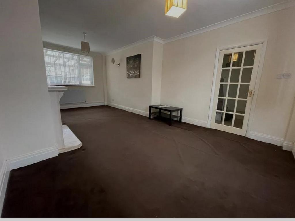 Cromwell Road, Hayes, UB3 3 bed semidetached house to rent £2,200