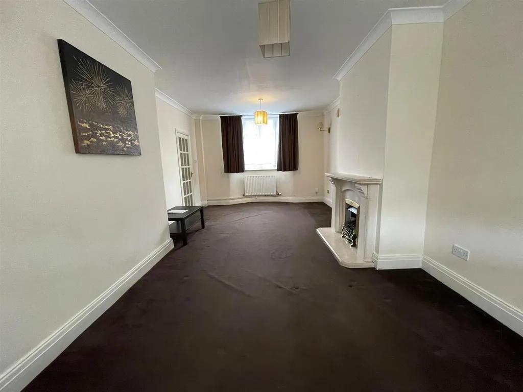 Cromwell Road, Hayes, UB3 3 bed semidetached house to rent £2,200