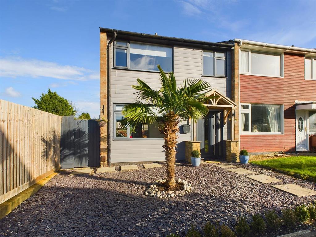 Robinswood Gardens, Gloucester 3 bed end of terrace house for sale £