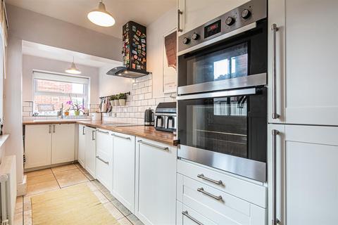 10 Bromwich Road, Sheffield, S8 0GF