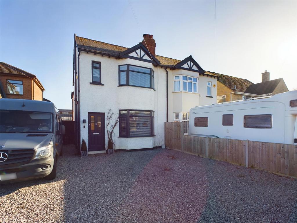Brookfield Road, Hucclecote, Gloucester 3 bed semidetached house £