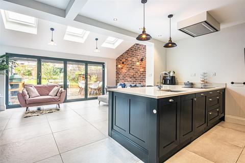 12 Cockshutt Road, Sheffield, S8 7DX