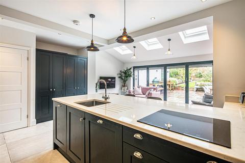 12 Cockshutt Road, Sheffield, S8 7DX