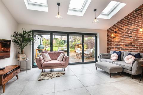 12 Cockshutt Road, Sheffield, S8 7DX