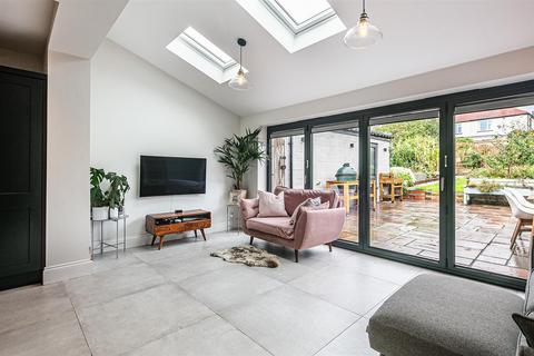 12 Cockshutt Road, Sheffield, S8 7DX