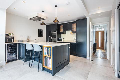 12 Cockshutt Road, Sheffield, S8 7DX