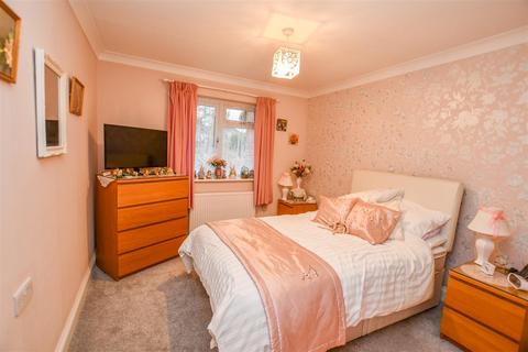 2 bedroom bungalow for sale, The Beeches, Park Street, St. Albans