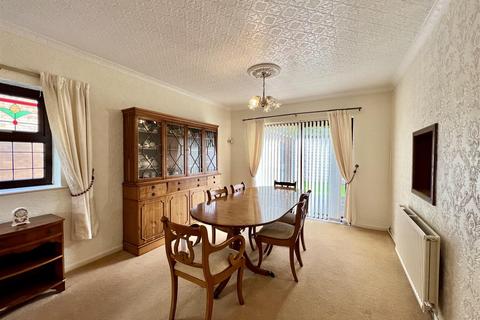 3 bedroom detached bungalow for sale - Abernant Road, Aberdare CF44