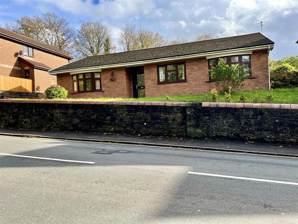 Abernant Road, Aberdare CF44 3 bed detached bungalow for sale £299,999