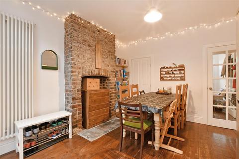 19 Belgrave Square, Sheffield, S2 4UN