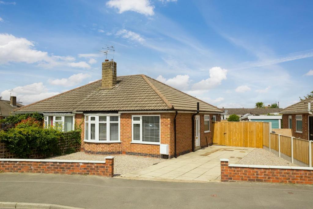 Brockfield Park Drive, York 2 bed semidetached bungalow for sale £