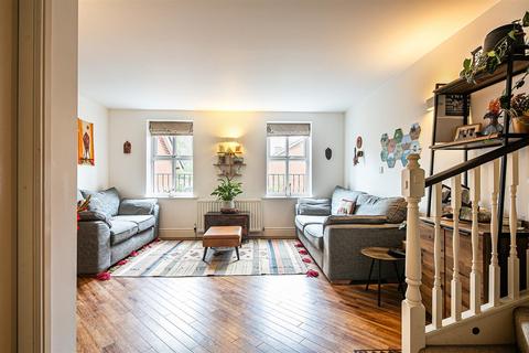 4 Gloucester Crescent, Sheffield, S10 2FZ