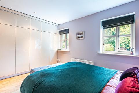 4 Gloucester Crescent, Sheffield, S10 2FZ